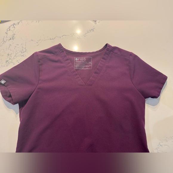 Figs women’s Deep Purple Scrub Set- XS/T Kade Cargo Pant & XXS Casma 3pocket top - Picture 13 of 13